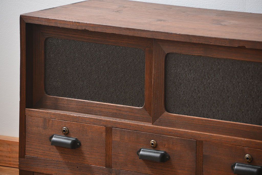 レトロ家具　昭和レトロ 古い木のアンティークダイヤガラス脚付きローボード(収納棚、TVボード)