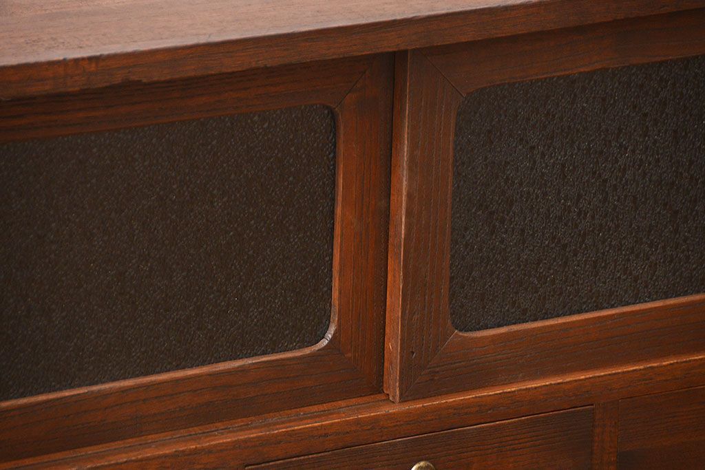 レトロ家具　昭和レトロ 古い木のアンティークダイヤガラス脚付きローボード(収納棚、TVボード)