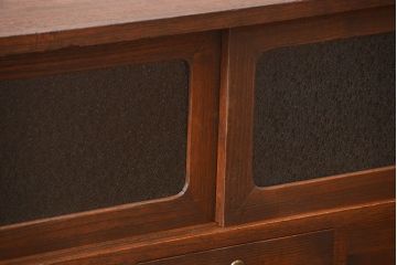 レトロ家具　昭和レトロ 古い木のアンティークダイヤガラス脚付きローボード(収納棚、TVボード)