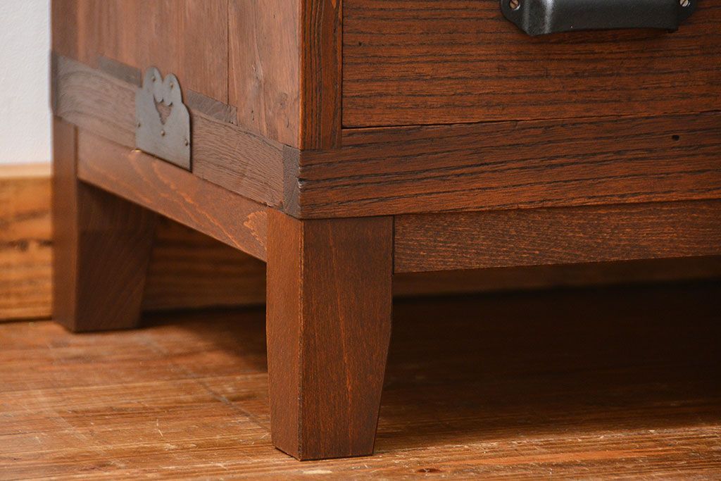 レトロ家具　昭和レトロ 古い木のアンティークダイヤガラス脚付きローボード(収納棚、TVボード)