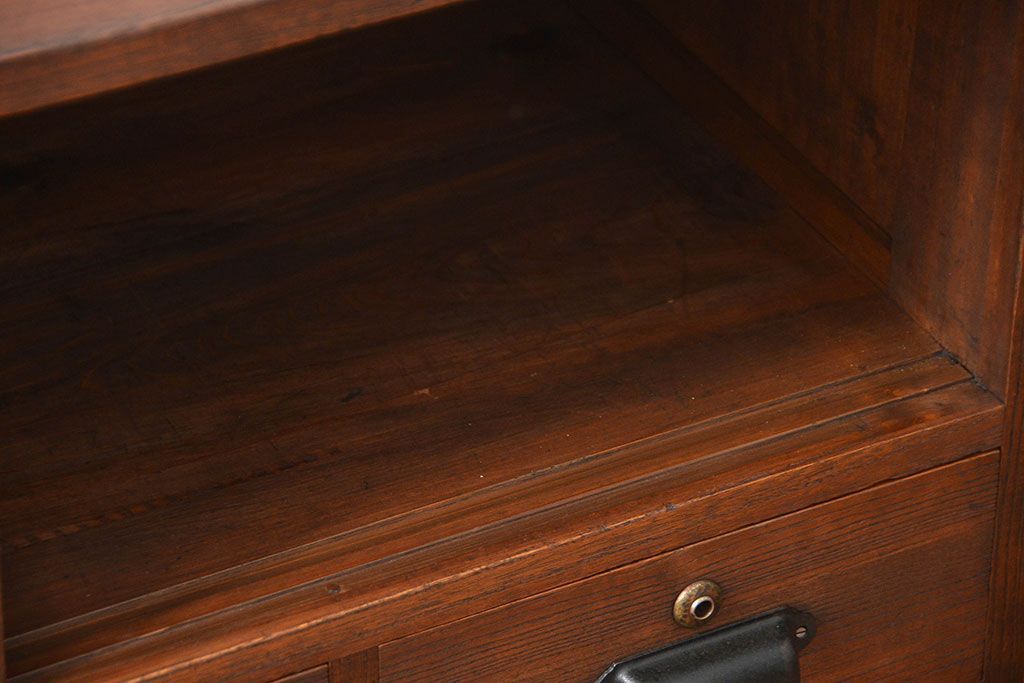 レトロ家具　昭和レトロ 古い木のアンティークダイヤガラス脚付きローボード(収納棚、TVボード)