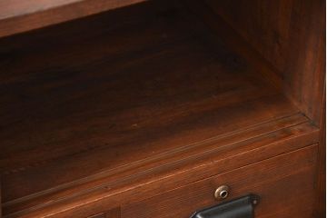 レトロ家具　昭和レトロ 古い木のアンティークダイヤガラス脚付きローボード(収納棚、TVボード)