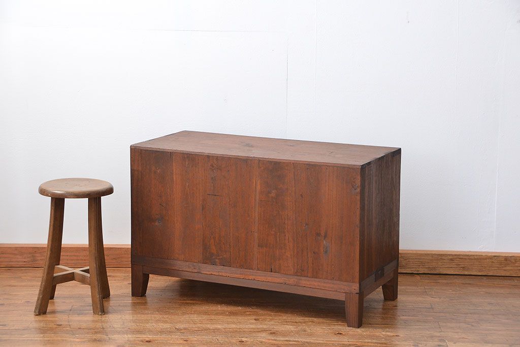 レトロ家具　昭和レトロ 古い木のアンティークダイヤガラス脚付きローボード(収納棚、TVボード)