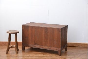 レトロ家具　昭和レトロ 古い木のアンティークダイヤガラス脚付きローボード(収納棚、TVボード)