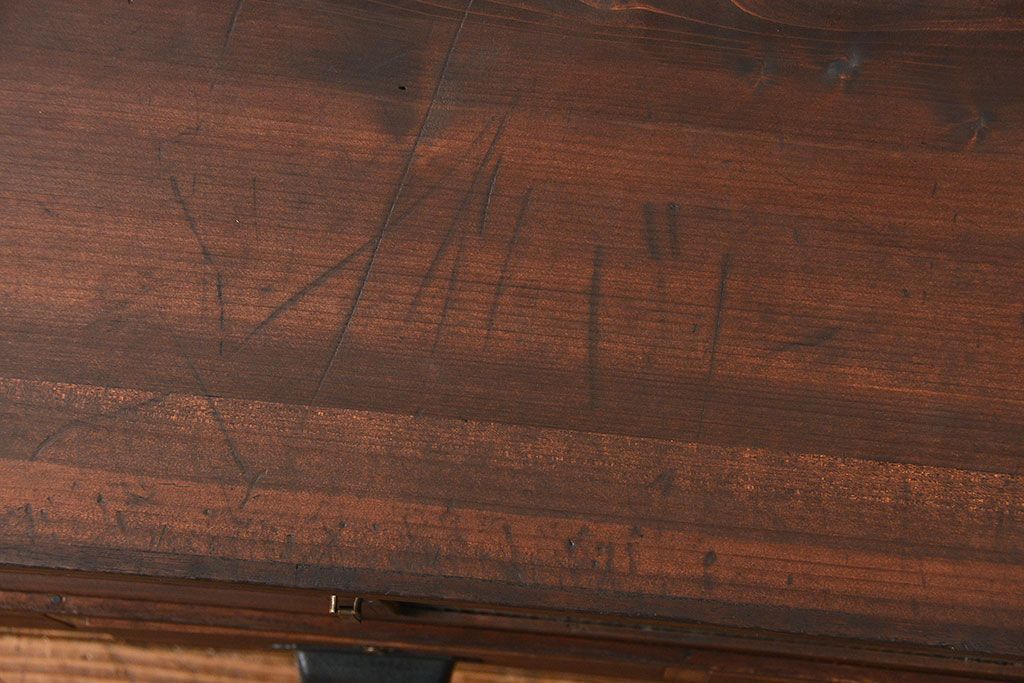 レトロ家具　アンティーク レトロなデザインの脚付きモールガラスローボード(テレビボード、収納棚)