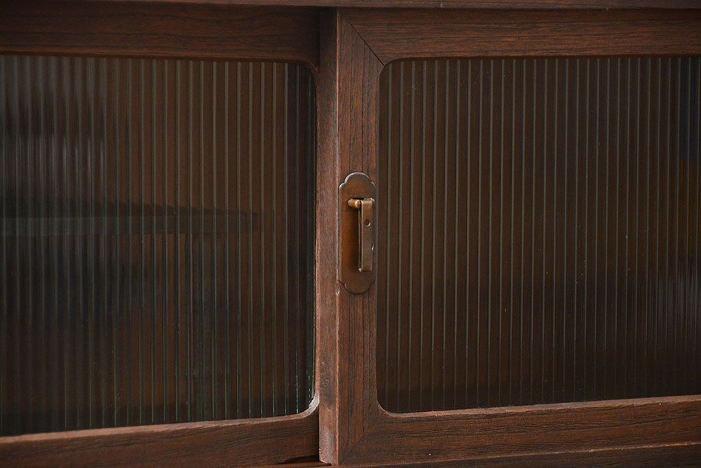 レトロ家具　アンティーク レトロなデザインの脚付きモールガラスローボード(テレビボード、収納棚)