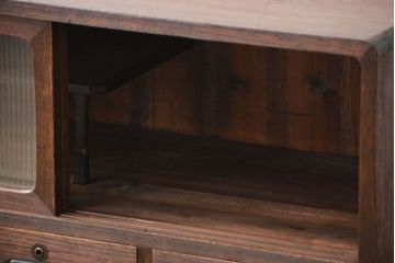 レトロ家具　アンティーク レトロなデザインの脚付きモールガラスローボード(テレビボード、収納棚)