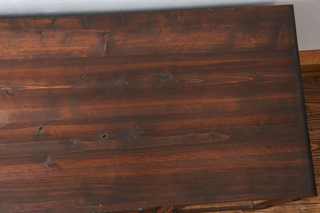 アンティーク家具　アンティーク　銀モールガラスの脚付きローボード(収納棚、TVボード)