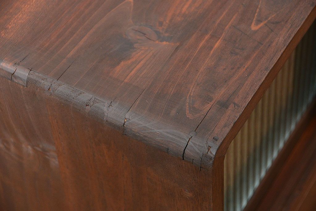 アンティーク家具　アンティーク　銀モールガラスの脚付きローボード(収納棚、TVボード)