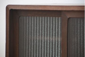 アンティーク家具　アンティーク　銀モールガラスの脚付きローボード(収納棚、TVボード)