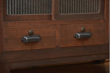 アンティーク家具　アンティーク　銀モールガラスの脚付きローボード(収納棚、TVボード)