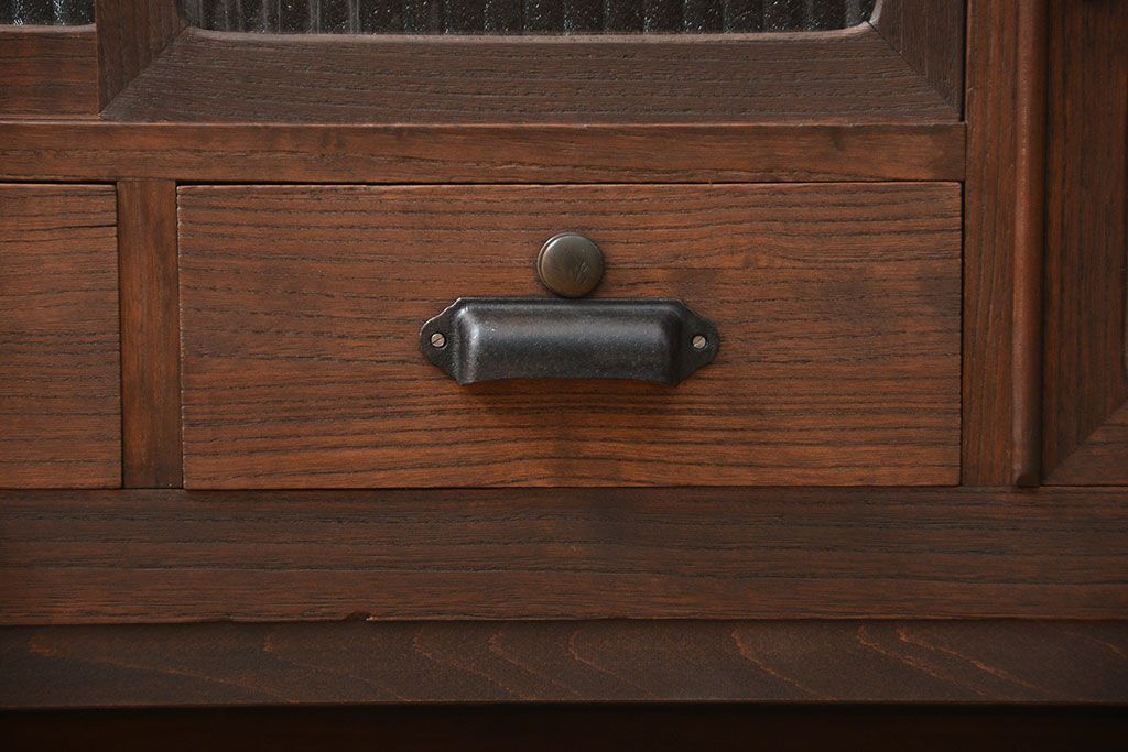 アンティーク家具　アンティーク　銀モールガラスの脚付きローボード(収納棚、TVボード)