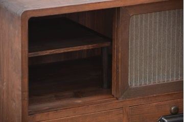 アンティーク家具　アンティーク　銀モールガラスの脚付きローボード(収納棚、TVボード)