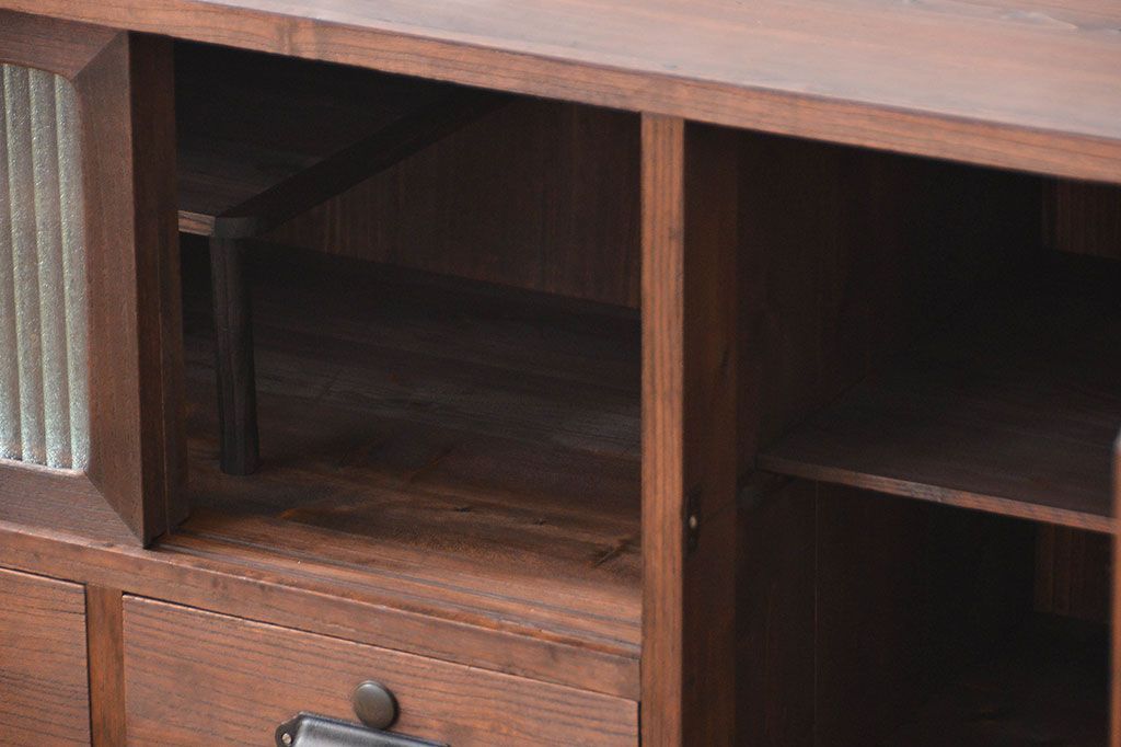 アンティーク家具　アンティーク　銀モールガラスの脚付きローボード(収納棚、TVボード)