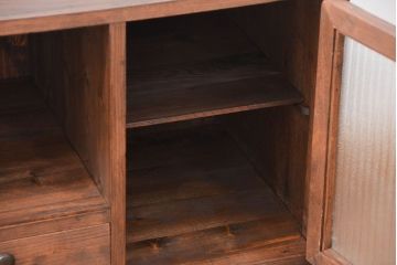 アンティーク家具　アンティーク　銀モールガラスの脚付きローボード(収納棚、TVボード)