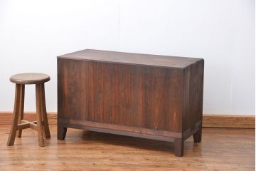 アンティーク家具　アンティーク　銀モールガラスの脚付きローボード(収納棚、TVボード)