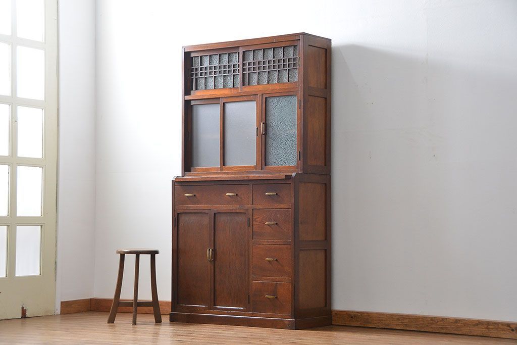 レトロ家具　アンティーク レトロなデザインの作業台付き二段重ね食器棚(カップボード、収納棚)