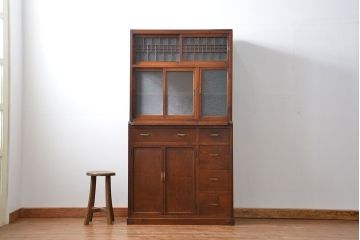 レトロ家具　アンティーク レトロなデザインの作業台付き二段重ね食器棚(カップボード、収納棚)