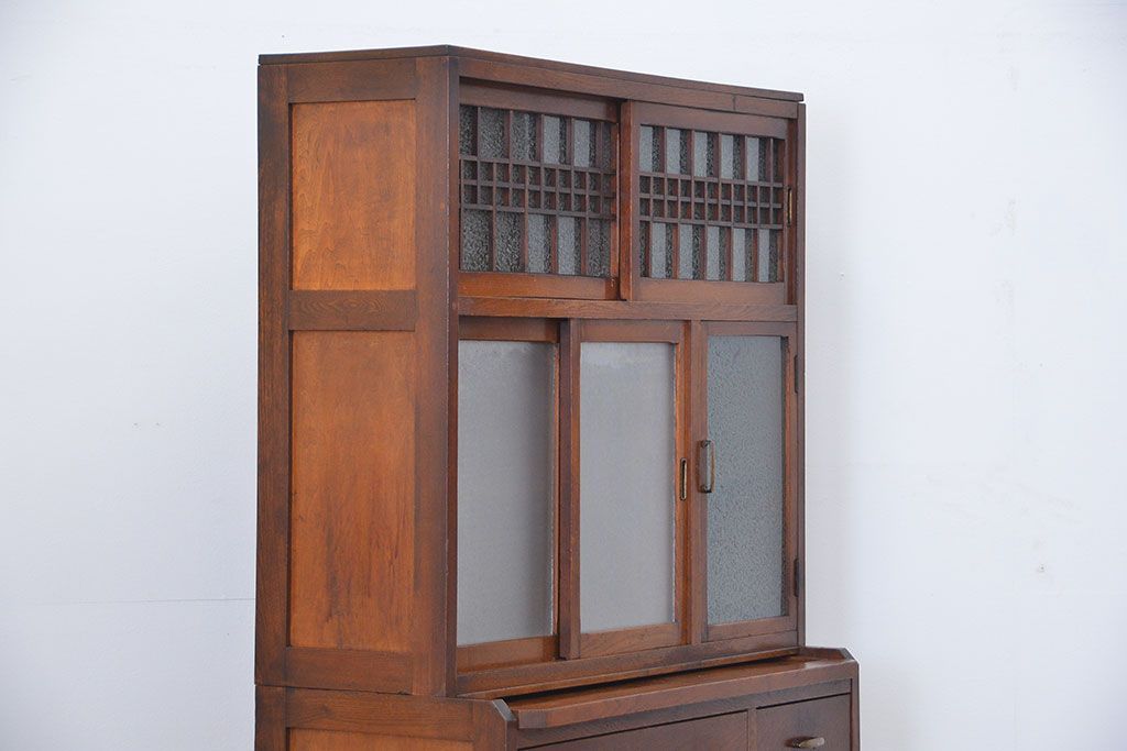 レトロ家具　アンティーク レトロなデザインの作業台付き二段重ね食器棚(カップボード、収納棚)