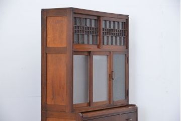 レトロ家具　アンティーク レトロなデザインの作業台付き二段重ね食器棚(カップボード、収納棚)