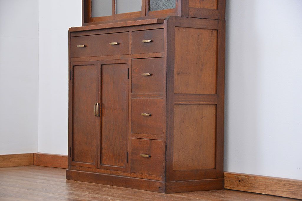 レトロ家具　アンティーク レトロなデザインの作業台付き二段重ね食器棚(カップボード、収納棚)