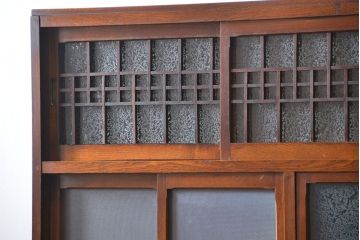 レトロ家具　アンティーク レトロなデザインの作業台付き二段重ね食器棚(カップボード、収納棚)