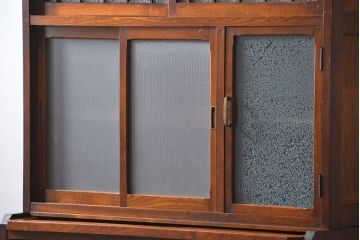 レトロ家具　アンティーク レトロなデザインの作業台付き二段重ね食器棚(カップボード、収納棚)