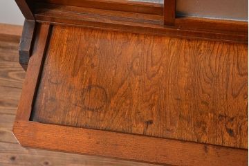 レトロ家具　アンティーク レトロなデザインの作業台付き二段重ね食器棚(カップボード、収納棚)