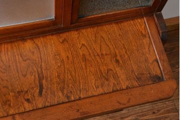 レトロ家具　アンティーク レトロなデザインの作業台付き二段重ね食器棚(カップボード、収納棚)