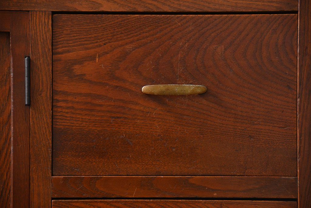 レトロ家具　アンティーク レトロなデザインの作業台付き二段重ね食器棚(カップボード、収納棚)