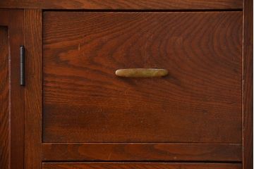 レトロ家具　アンティーク レトロなデザインの作業台付き二段重ね食器棚(カップボード、収納棚)