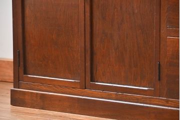 レトロ家具　アンティーク レトロなデザインの作業台付き二段重ね食器棚(カップボード、収納棚)