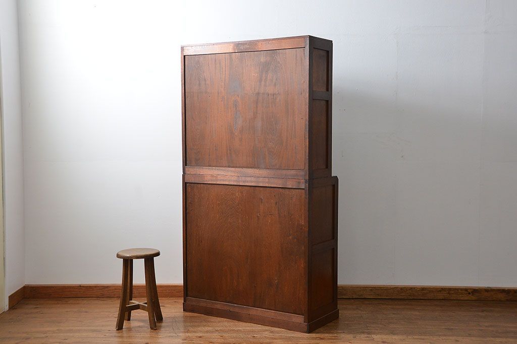 レトロ家具　アンティーク レトロなデザインの作業台付き二段重ね食器棚(カップボード、収納棚)