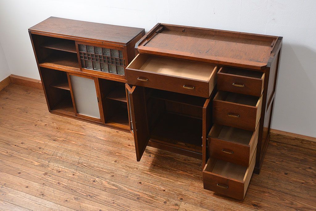 レトロ家具　アンティーク レトロなデザインの作業台付き二段重ね食器棚(カップボード、収納棚)