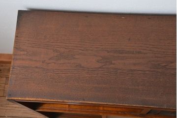 レトロ家具　アンティーク レトロなデザインの作業台付き二段重ね食器棚(カップボード、収納棚)