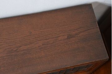 レトロ家具　アンティーク レトロなデザインの作業台付き二段重ね食器棚(カップボード、収納棚)