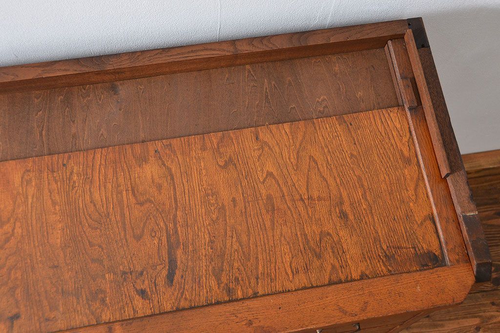 レトロ家具　アンティーク レトロなデザインの作業台付き二段重ね食器棚(カップボード、収納棚)