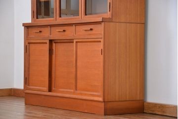 ヴィンテージ家具　1970年代　国産北欧デザインビンテージキャビネット(食器棚、収納棚、カップボード)