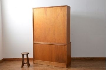 ヴィンテージ家具　1970年代　国産北欧デザインビンテージキャビネット(食器棚、収納棚、カップボード)