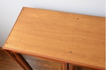 ヴィンテージ家具　1970年代　国産北欧デザインビンテージキャビネット(食器棚、収納棚、カップボード)