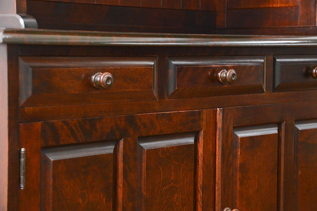 中古　北海道民芸家具　二段重ね食器棚(定価約35万円)(キッチンキャビネット、カップボード)