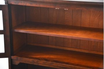 中古　北海道民芸家具　二段重ね食器棚(定価約35万円)(キッチンキャビネット、カップボード)