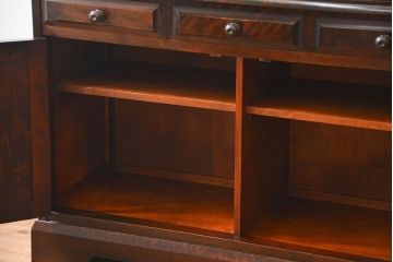 中古　北海道民芸家具　二段重ね食器棚(定価約35万円)(キッチンキャビネット、カップボード)