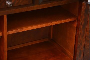 中古　北海道民芸家具　二段重ね食器棚(定価約35万円)(キッチンキャビネット、カップボード)