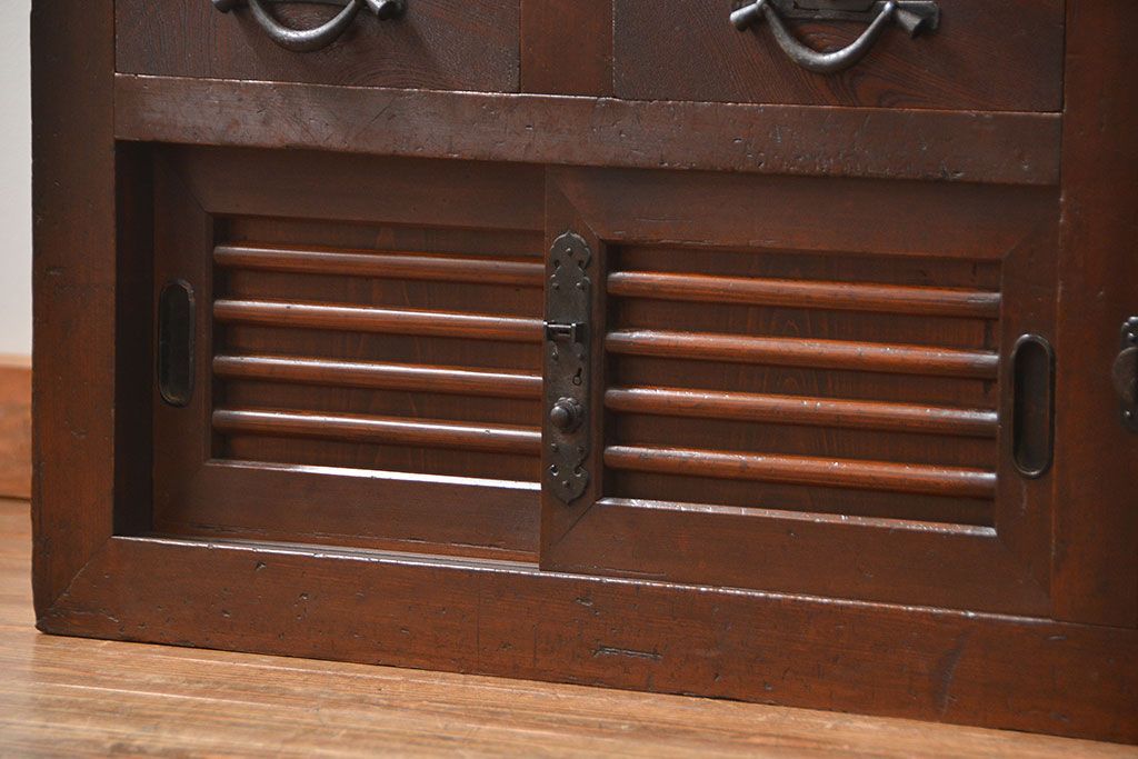 アンティーク家具　古民具・骨董 味わい深い関西帳場箪笥(時代箪笥)