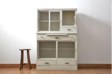 レトロ家具　アンティークペイント仕上げ　レトロな作業台付き食器棚(収納棚、キッチンキャビネット)