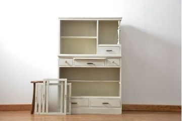 レトロ家具　アンティークペイント仕上げ　レトロな作業台付き食器棚(収納棚、キッチンキャビネット)