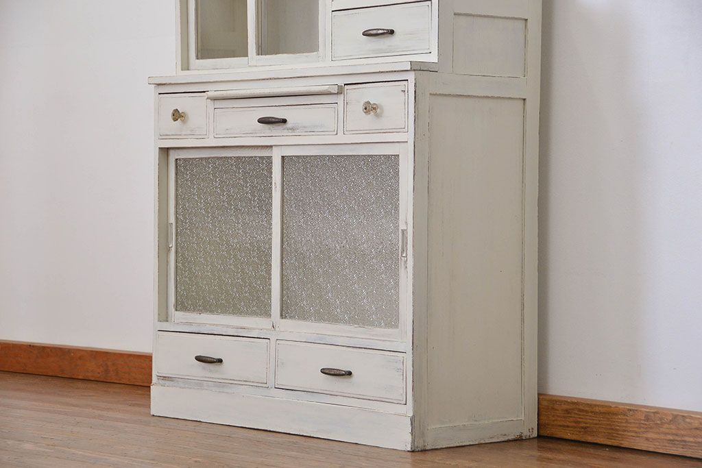 レトロ家具　アンティークペイント仕上げ　レトロな作業台付き食器棚(収納棚、キッチンキャビネット)