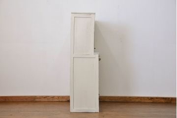 レトロ家具　アンティークペイント仕上げ　レトロな作業台付き食器棚(収納棚、キッチンキャビネット)