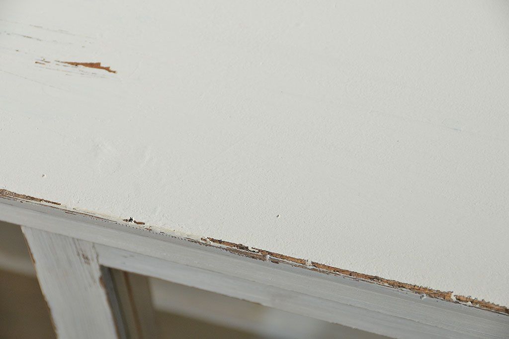 レトロ家具　アンティークペイント仕上げ　レトロな作業台付き食器棚(収納棚、キッチンキャビネット)